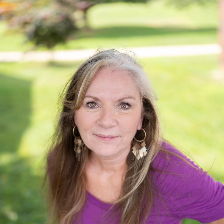 Lisa Gardner (1 of 1)